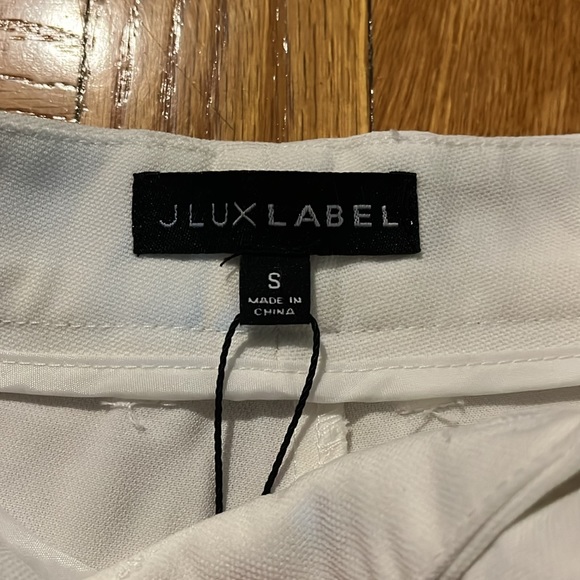 Adorable white pants - Picture 2 of 2